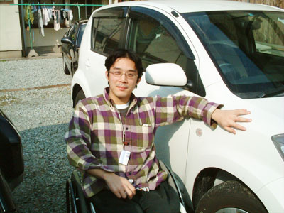新道と車です。