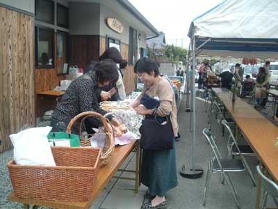 屋外の展示風景2